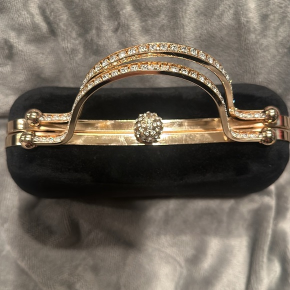 Velvet hard case baby purse with removable chain strap - Picture 4 of 8